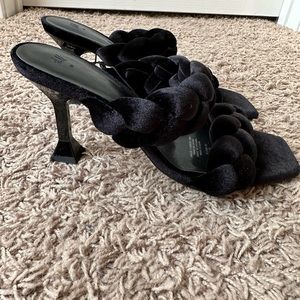 NWT Black Velvet Braided Slip-on Sandals (size 9)